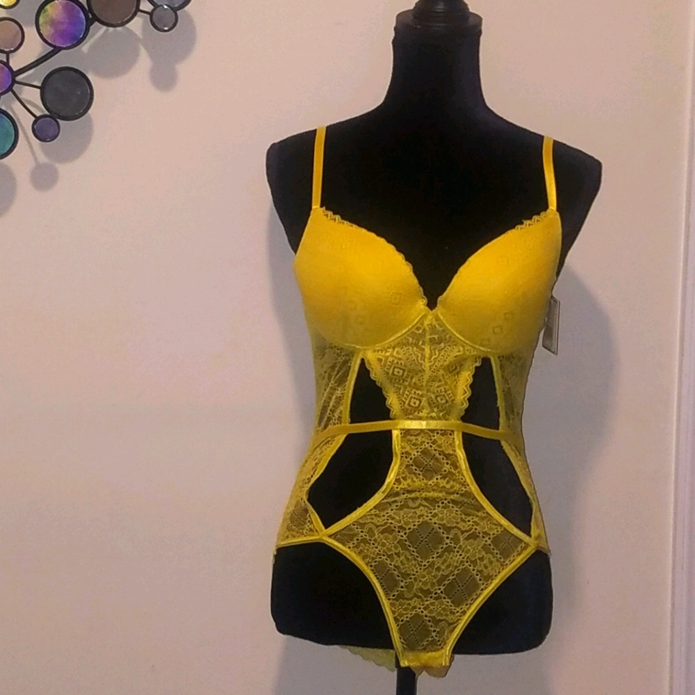 NEW!!! Yellow lace lingerie Lg